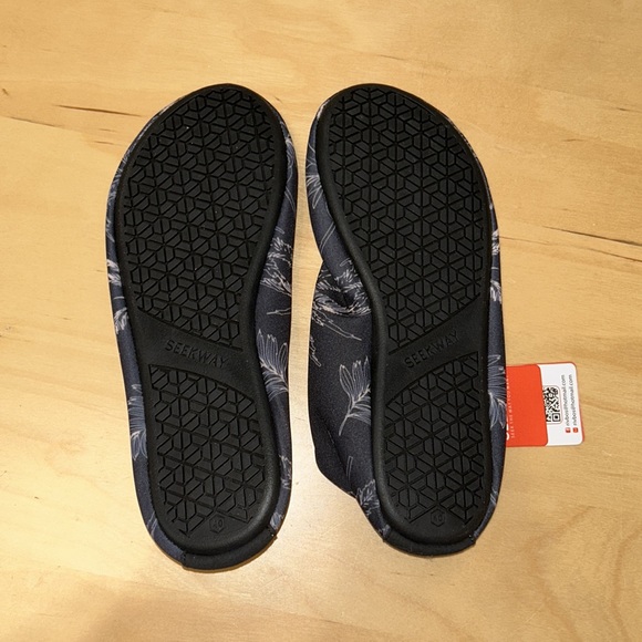 SEEKWAY WATER SHOES - Picture 2 of 4